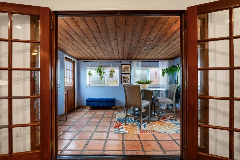 https://cdn.realtyfeed.com/cdn/127/306546404/f51b7571bcc4f0a81b927102efa006c7.webp