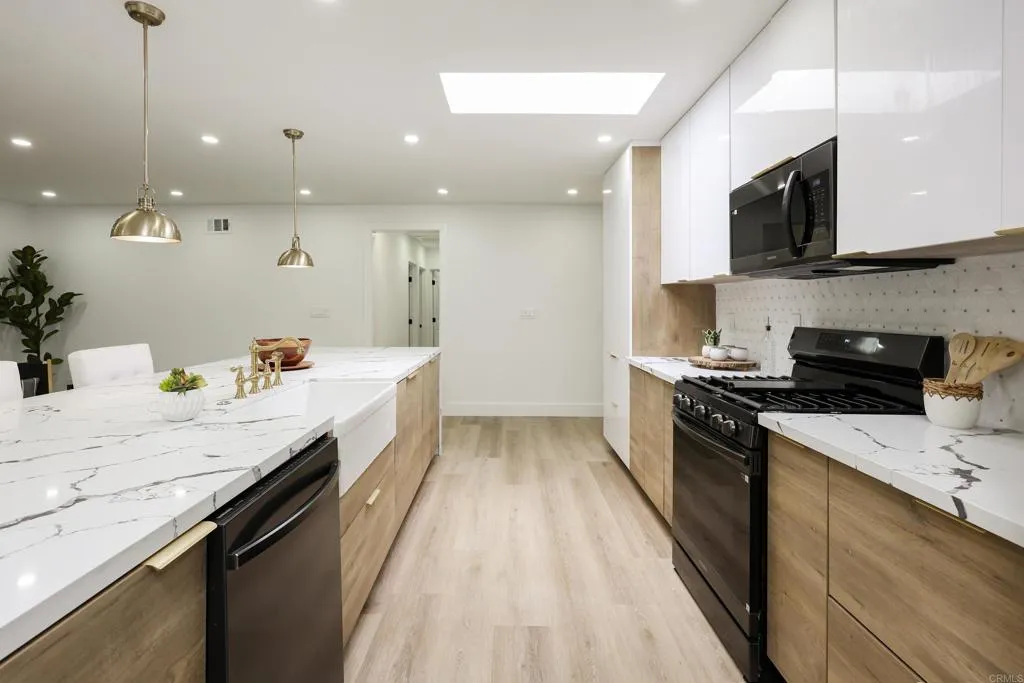 https://cdn.realtyfeed.com/cdn/127/306546412/8f84e06ff7a1bf994827dbbf80d25296.webp