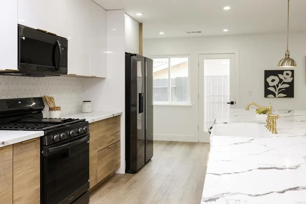 https://cdn.realtyfeed.com/cdn/127/306546412/b7410356f83886b00e68fc9753567eb6.webp
