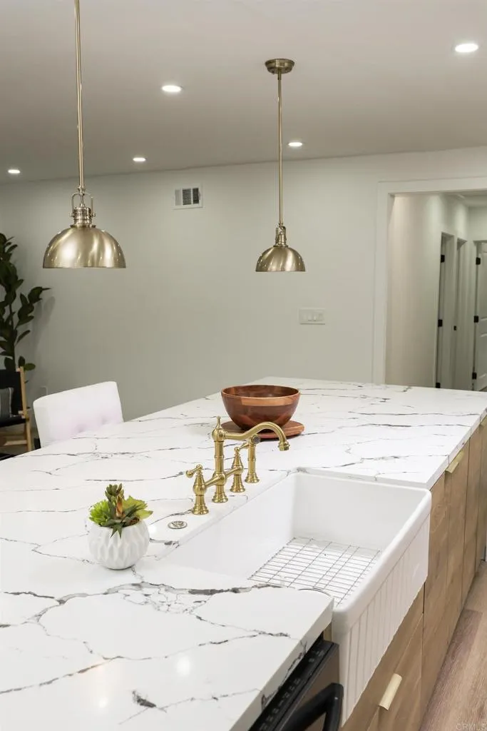 https://cdn.realtyfeed.com/cdn/127/306546412/f6ffd4f8ba6e48cb286ac5d274bae4a1.webp