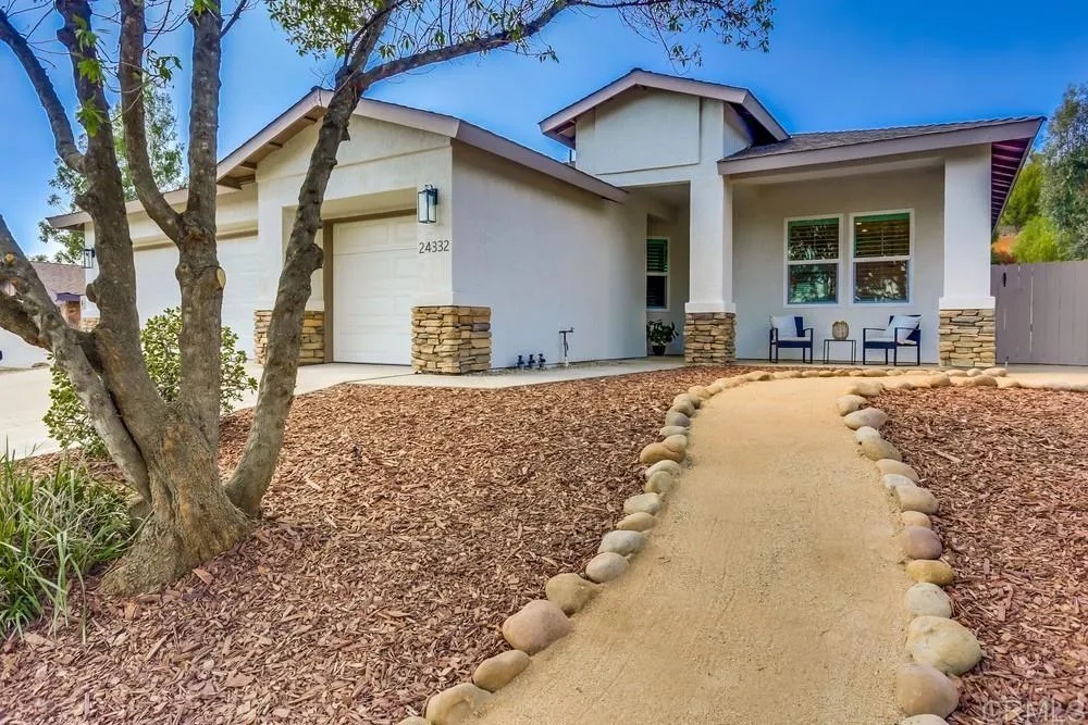 https://cdn.realtyfeed.com/cdn/127/306546445/a7cdfd0cd401f09145a2ce7046fdc25b.webp