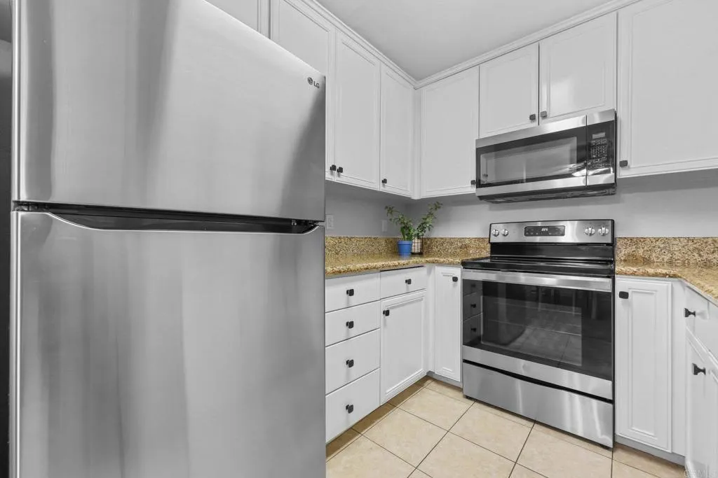 https://cdn.realtyfeed.com/cdn/127/306546505/7aa022e69cf249a94451c772726e5b4a.webp