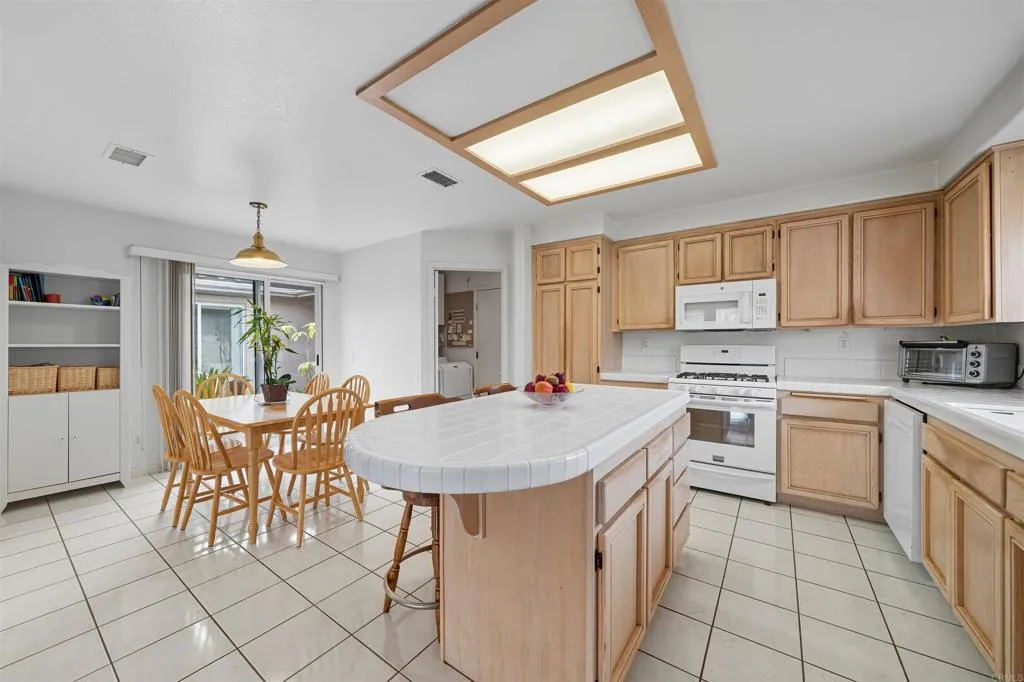 https://cdn.realtyfeed.com/cdn/127/306546509/c787783779a7172dcc076e4d880d87f4.webp