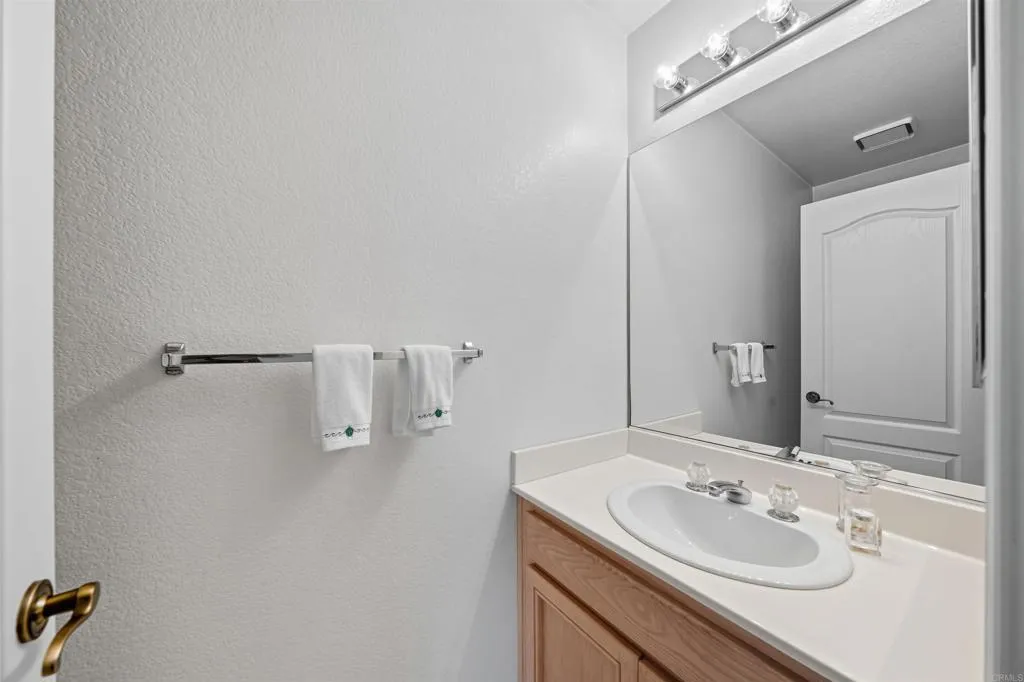 https://cdn.realtyfeed.com/cdn/127/306546509/c94f9328f30d2f3e17f93955bbca4ca6.webp