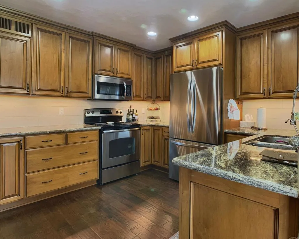 https://cdn.realtyfeed.com/cdn/127/306546511/55cfbc73bc6260a01f10837024ffb2d5.webp
