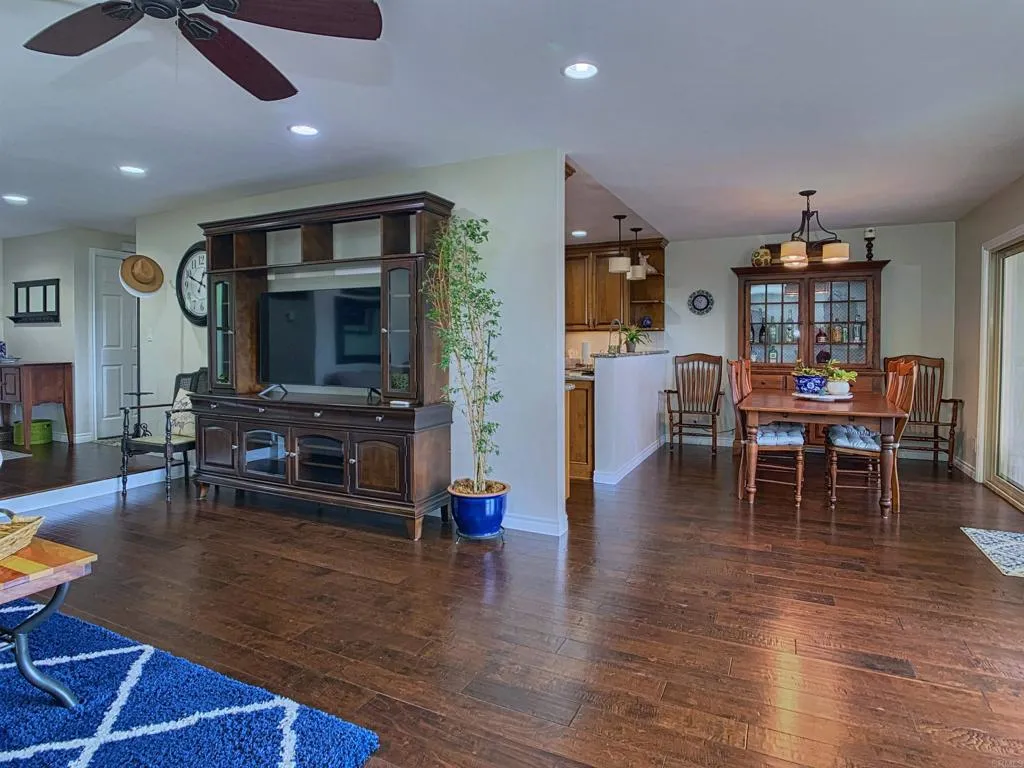 https://cdn.realtyfeed.com/cdn/127/306546511/fb9ded53534accb0277aed40c1148927.webp
