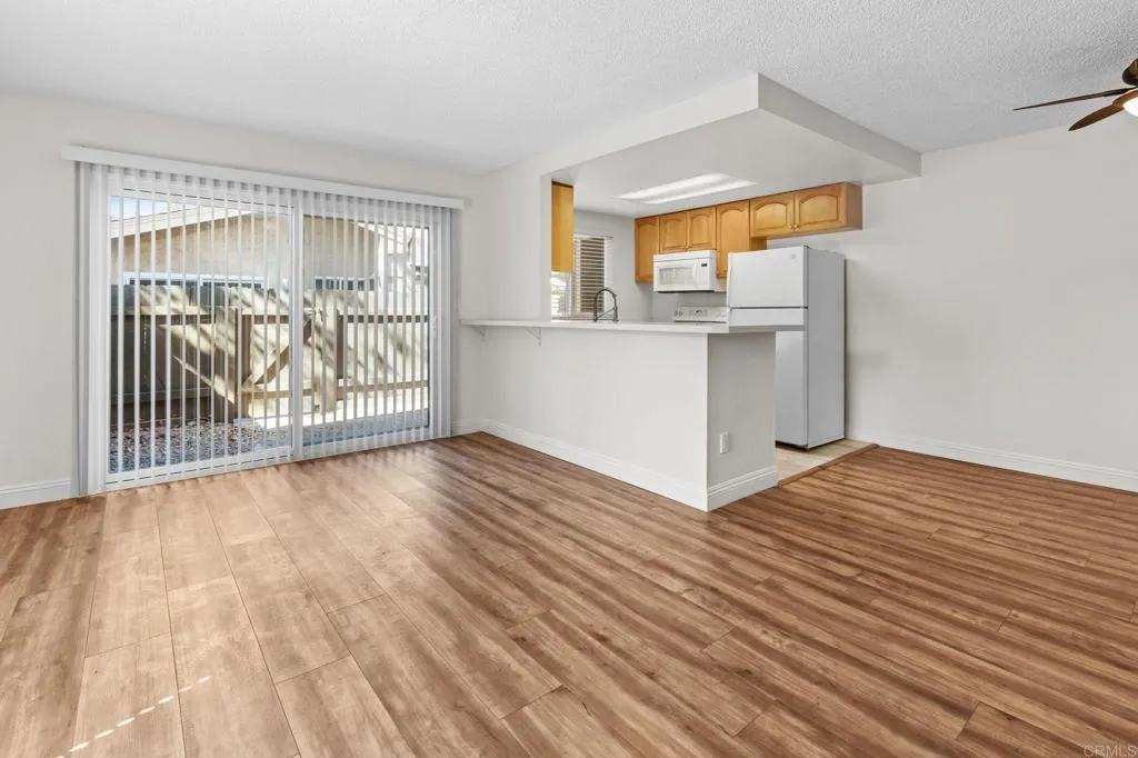 Photo #5: PTP2507147 Listing 