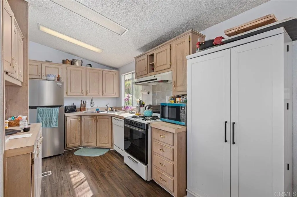 https://cdn.realtyfeed.com/cdn/127/306546681/af06398b848f3503a5fc6ef1a27ed017.webp