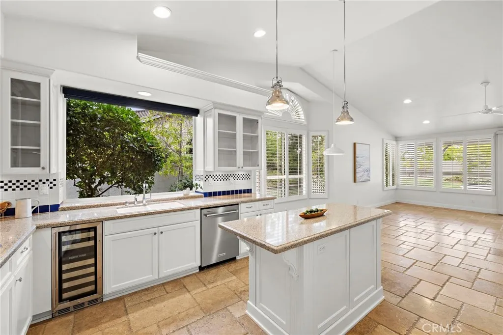 https://cdn.realtyfeed.com/cdn/127/306546688/feba04e7c01a84015d9555f18d8c30c0.webp