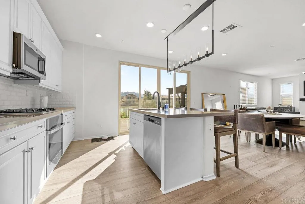 https://cdn.realtyfeed.com/cdn/127/306546816/074189db6aa3248cf7e31653c67b49bd.webp