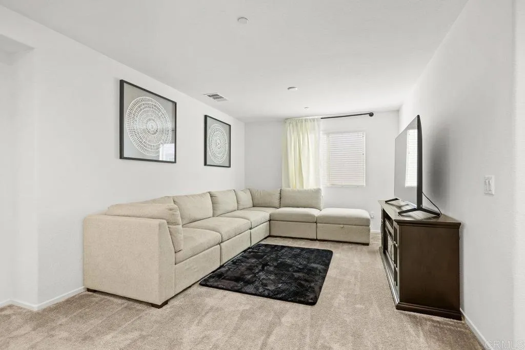 https://cdn.realtyfeed.com/cdn/127/306546816/44f23c7527a1dec6386c725976ff830b.webp