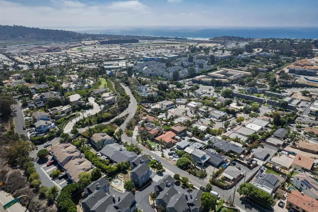 https://cdn.realtyfeed.com/cdn/127/306546817/19f10f0a4ff2ef3f12f774b02c170c5a.webp