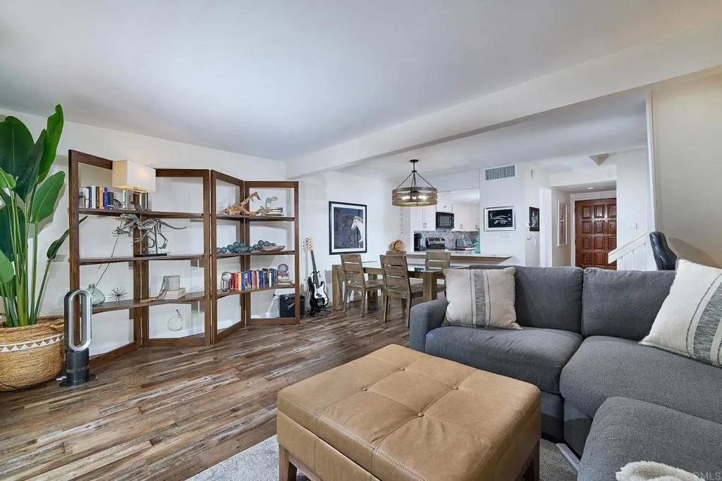 https://cdn.realtyfeed.com/cdn/127/306546999/5f0d2640b3b82bef39a35f0a8d28f5d9.webp