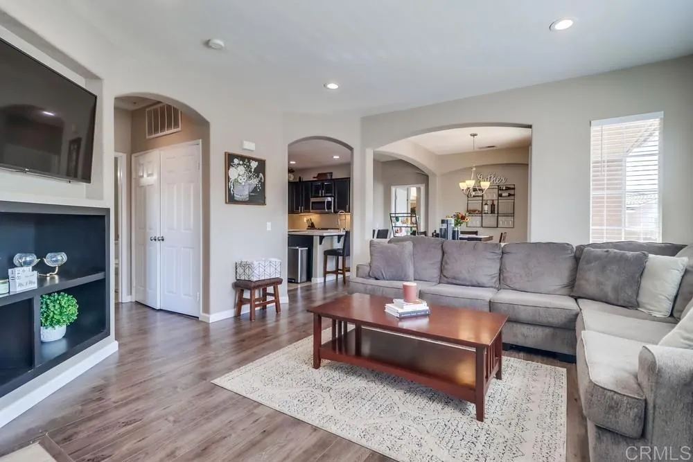 https://cdn.realtyfeed.com/cdn/127/306547001/1a2eae9e07c8c24c81ac9654ad93c030.webp