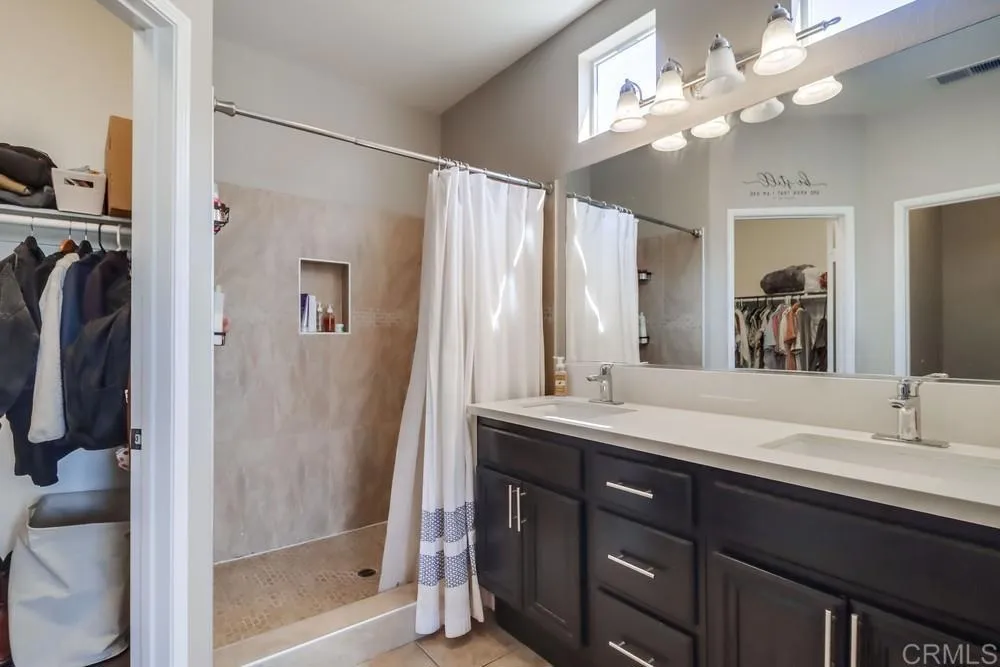 https://cdn.realtyfeed.com/cdn/127/306547001/60c8ff7624e7a3b24a670d4659bc6b5d.webp