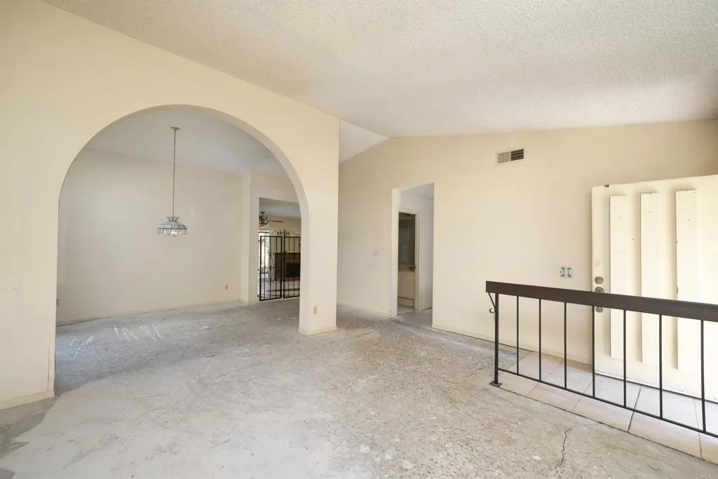 https://cdn.realtyfeed.com/cdn/127/306547018/57ad5379c9cbe11f30566f57b71977c5.webp