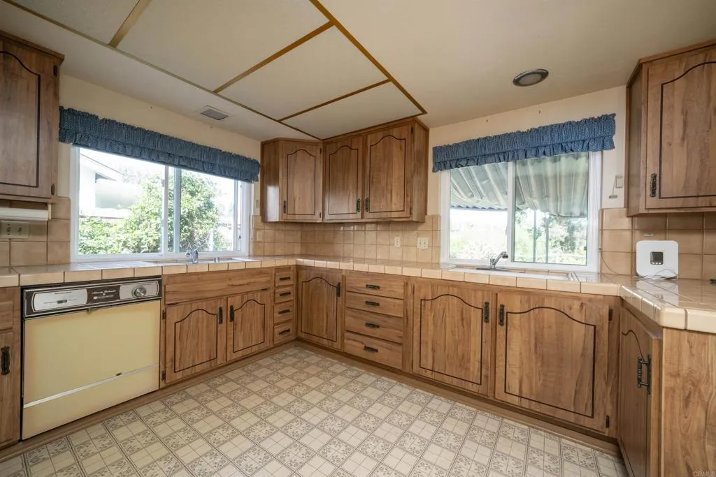 https://cdn.realtyfeed.com/cdn/127/306547018/66edf97424fe05c96229cbd52f5adb9f.webp