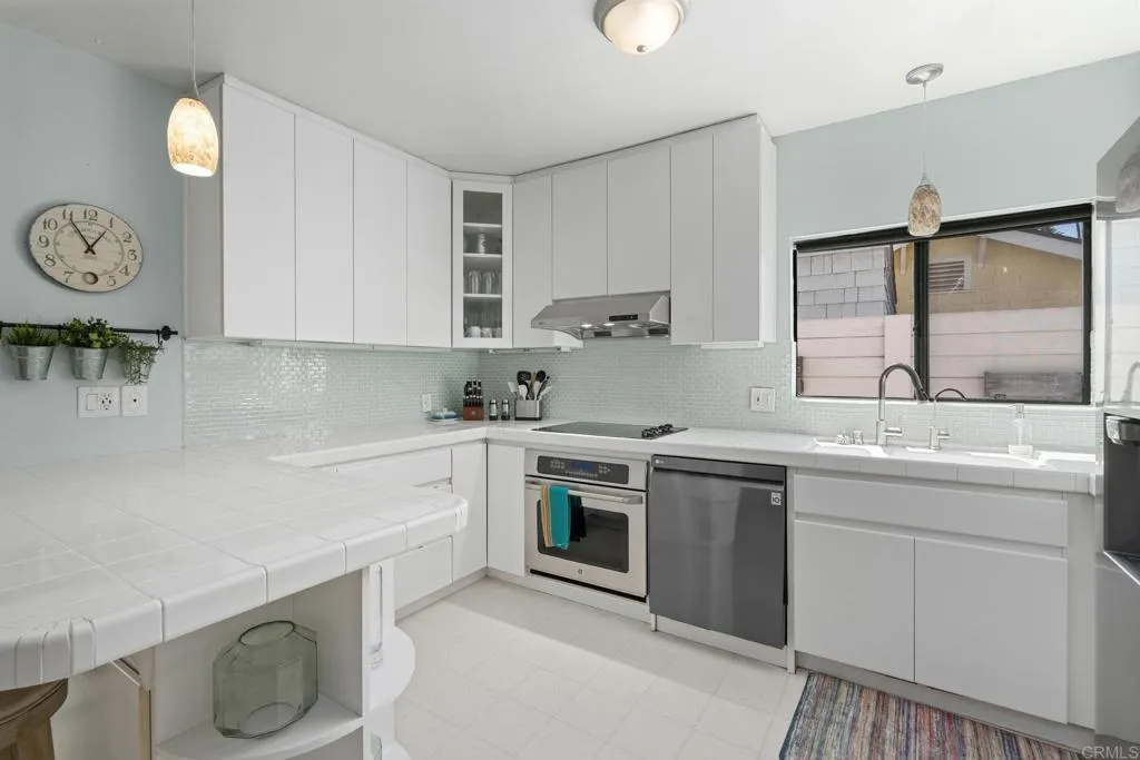 https://cdn.realtyfeed.com/cdn/127/306547031/7db1979b5180b3ccc22de6622d93028d.webp