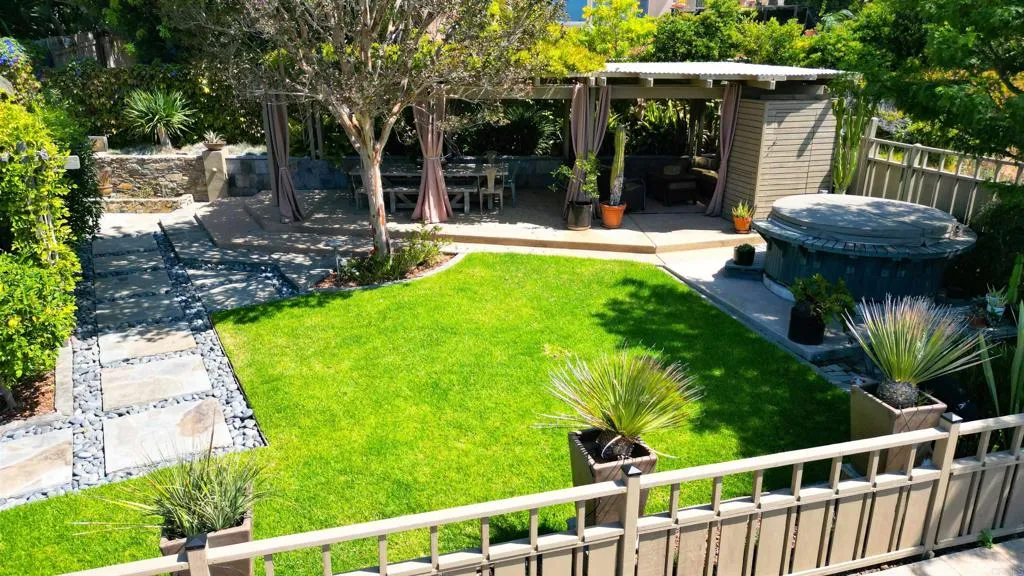 https://cdn.realtyfeed.com/cdn/127/306547093/f1871b7844b4617caa7c4cec63c70c66.webp
