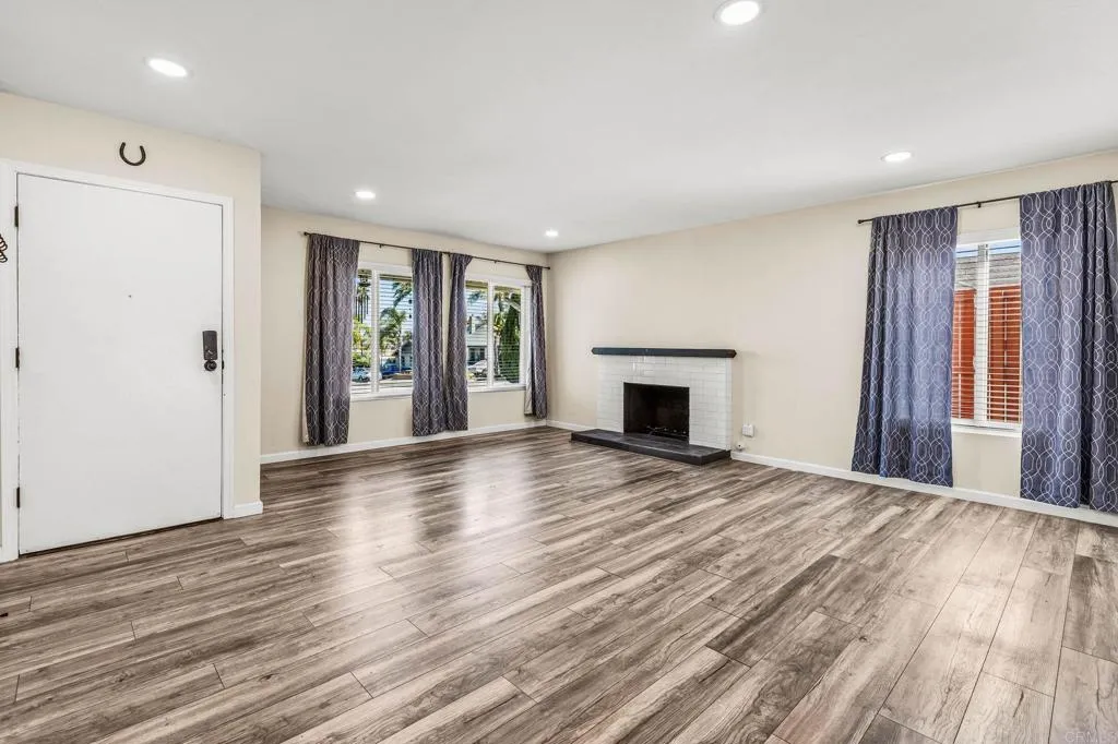 https://cdn.realtyfeed.com/cdn/127/306547121/76f3dceb3b9c6d75b7b2f8bf06484980.webp