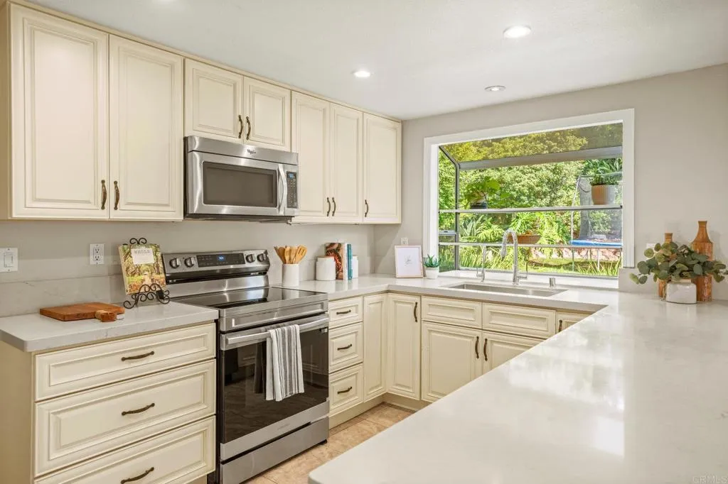 https://cdn.realtyfeed.com/cdn/127/306547125/2e9832e3a42d428945fa8705435e04e2.webp