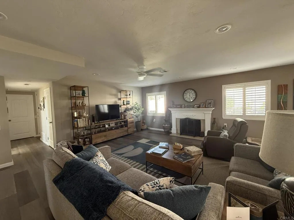 https://cdn.realtyfeed.com/cdn/127/306547245/345061d7858849deabe1ec8df84f8ade.webp