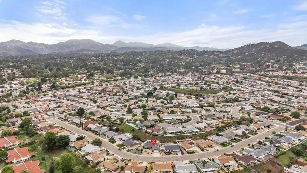 https://cdn.realtyfeed.com/cdn/127/306547245/472711ba64482b4a97d77e81cd786daa.webp