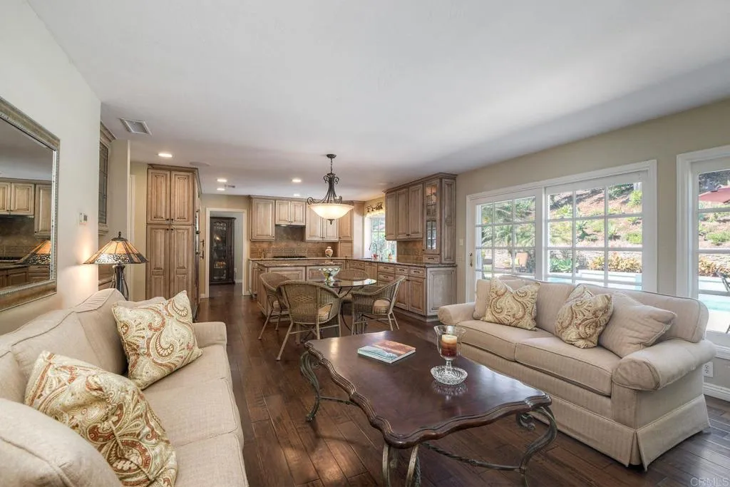 https://cdn.realtyfeed.com/cdn/127/306547256/cea61803f59c9d4c2af2788c4fb601f2.webp