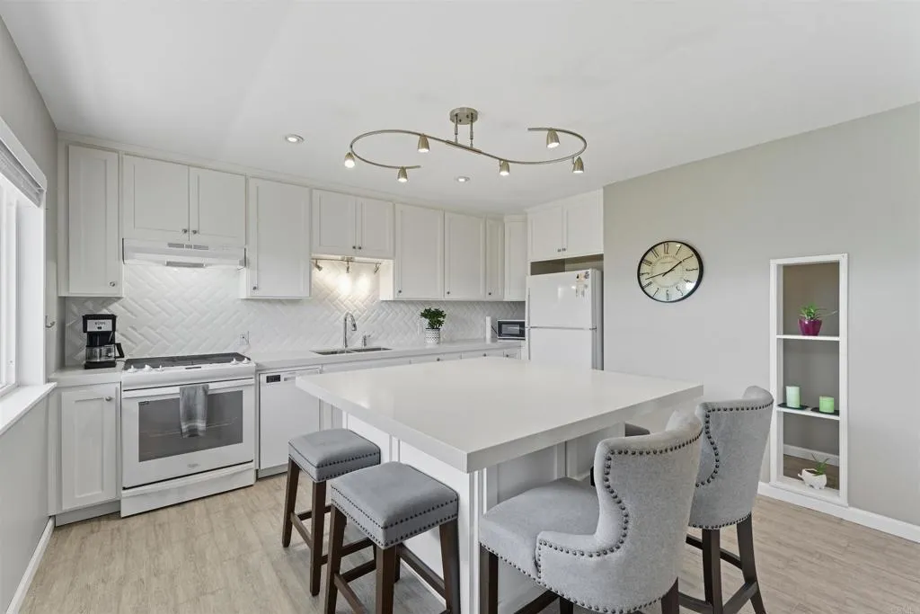https://cdn.realtyfeed.com/cdn/127/306547288/185c37565b7b5e3e574e495bfb263da8.webp