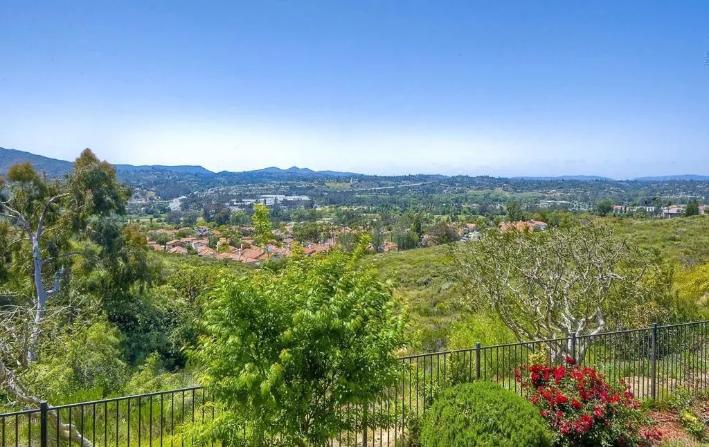 https://cdn.realtyfeed.com/cdn/127/306547289/a2f9c890c072d853454d04d2eb3a7204.webp