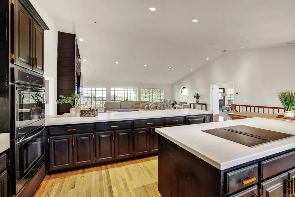 https://cdn.realtyfeed.com/cdn/127/306547333/300fdcf6022d2617f19fa088a1eb7cf0.webp