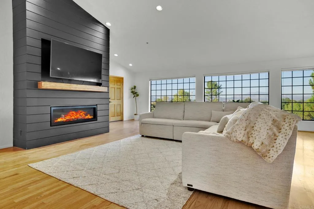 https://cdn.realtyfeed.com/cdn/127/306547333/6ac32f92365eeec51b4b8537a074610f.webp