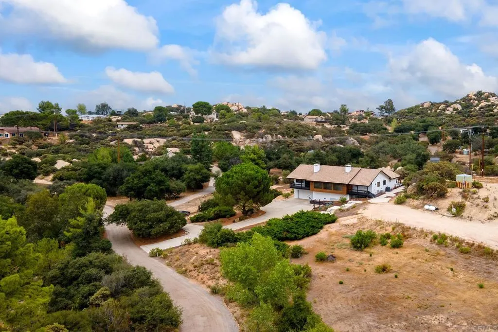 https://cdn.realtyfeed.com/cdn/127/306547333/ced62a79ab6105ec3386be9f4c6399b1.webp