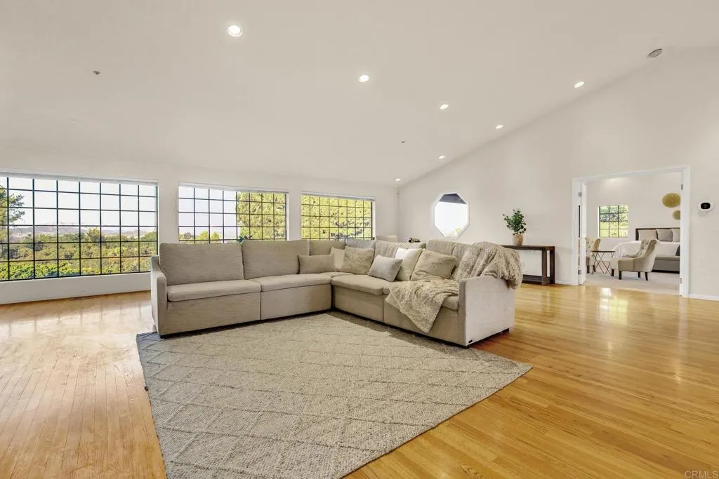 https://cdn.realtyfeed.com/cdn/127/306547333/ec8dc57dd646f1c17d2e20cfb7459c6b.webp