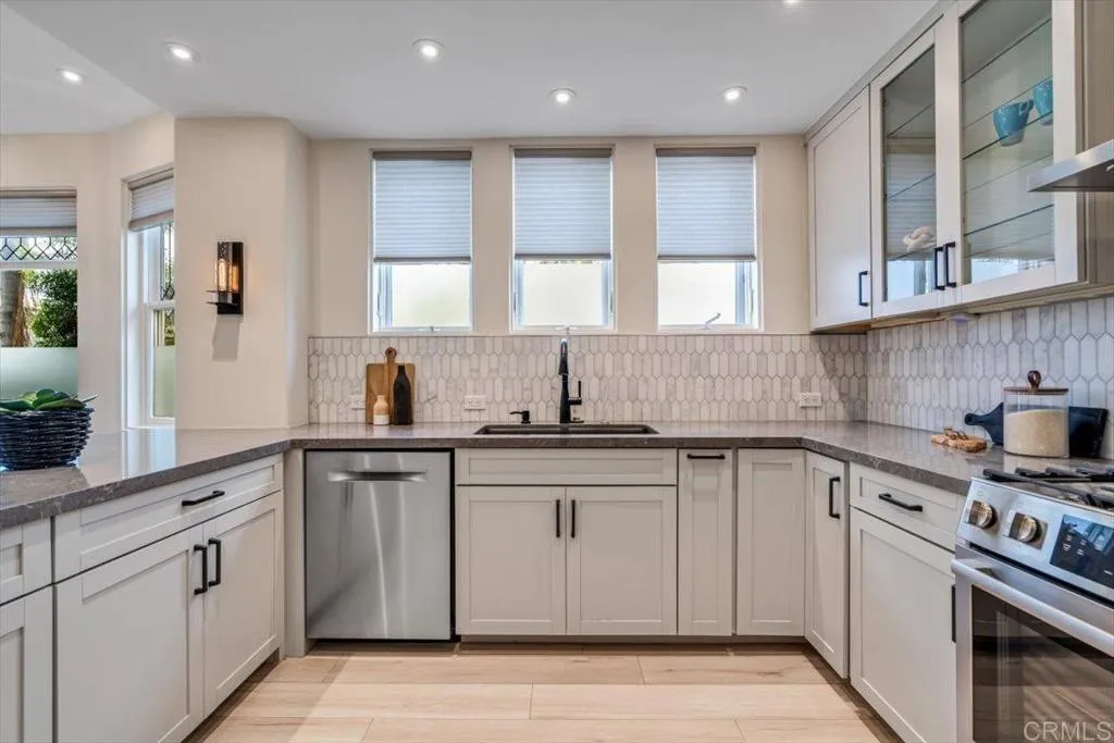 https://cdn.realtyfeed.com/cdn/127/306547365/cc6ea4d6cbfce495d84b9b38ad4739b0.webp