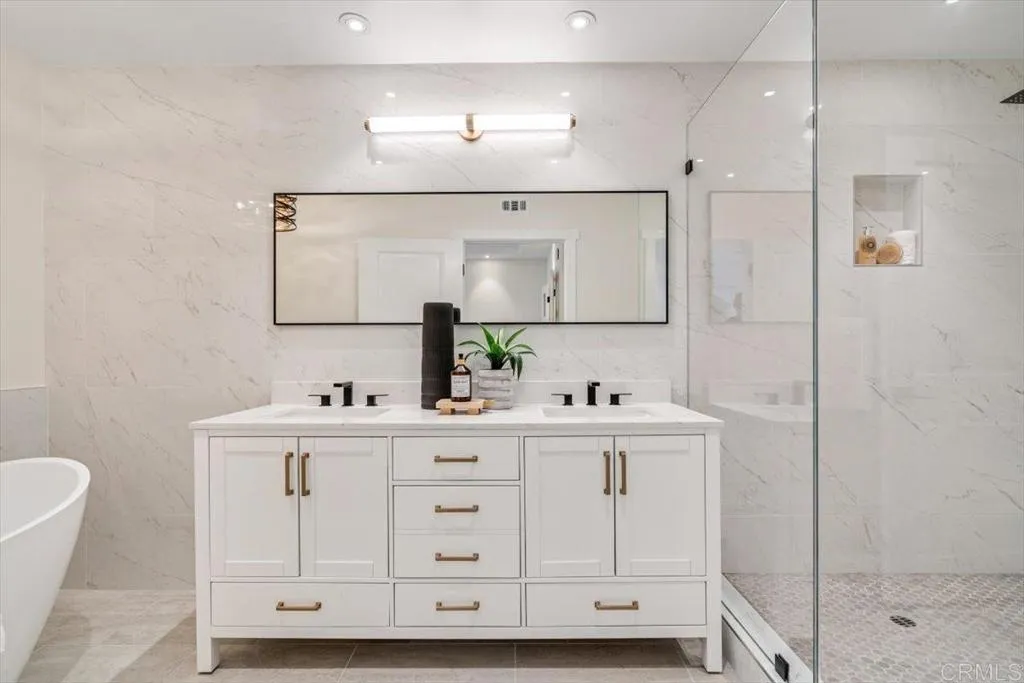 https://cdn.realtyfeed.com/cdn/127/306547365/eaeab2a8342cb854385b0e79aeba0803.webp