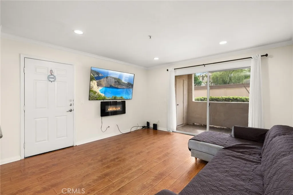 1020 La Terraza Circle Unit 102, Riverside, CA 92879 - Photo 2 of 25, Riverside, CA