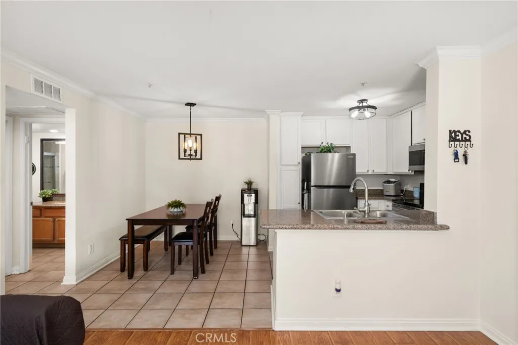 1020 La Terraza Circle Unit 102, Riverside, CA 92879 - Photo 3 of 25, Riverside, CA