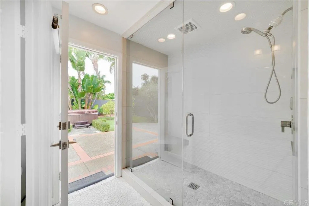 https://cdn.realtyfeed.com/cdn/127/306547377/da4bbe1943fcdf093f99b426c3fce04b.webp