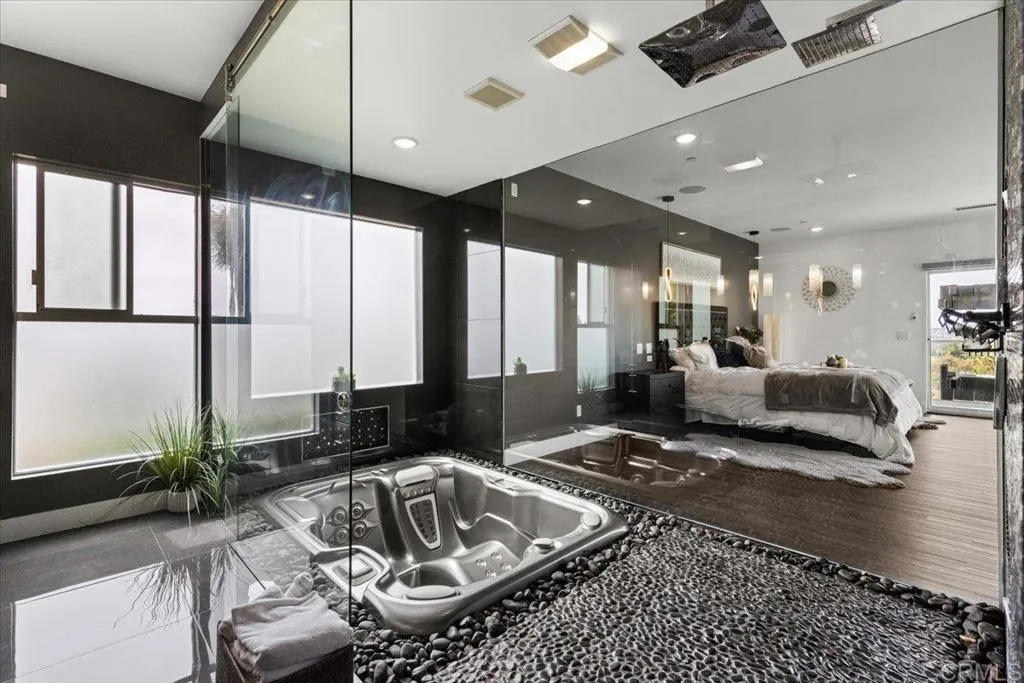 https://cdn.realtyfeed.com/cdn/127/306547383/257eec63e58a9cc9944a65ddbdab6bcf.webp