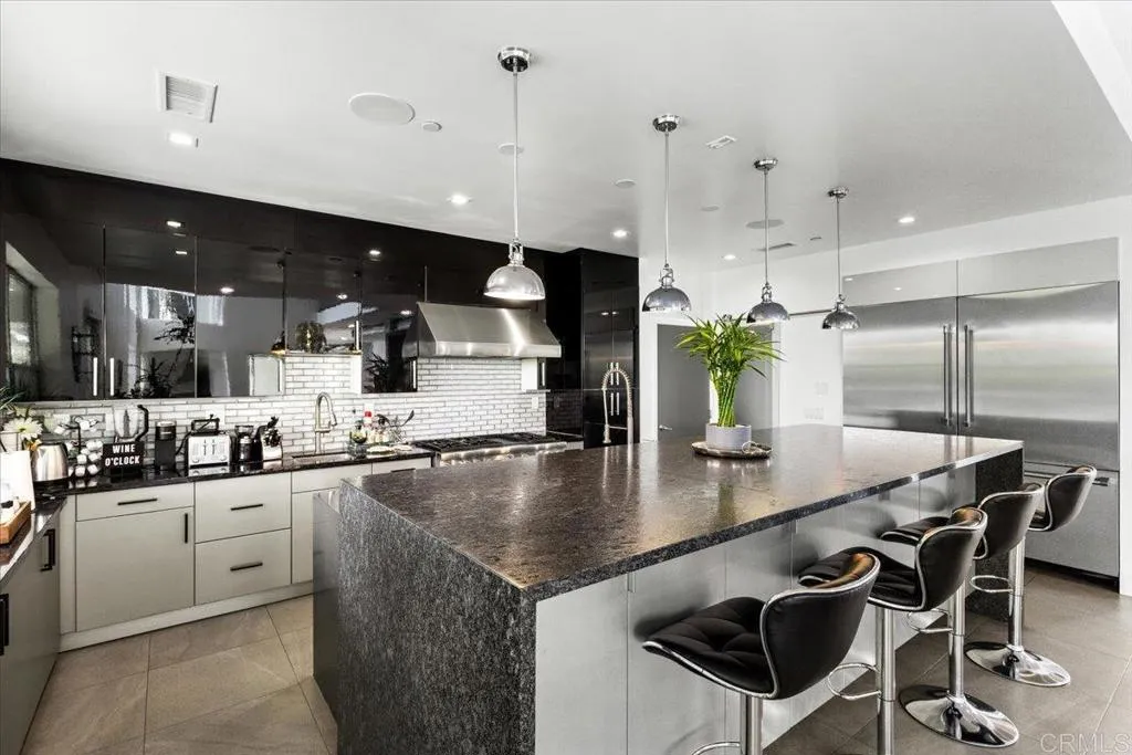 https://cdn.realtyfeed.com/cdn/127/306547383/33c9a0657dfd306e2dbe705c5154fe5e.webp
