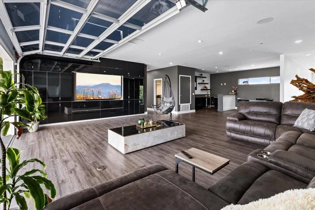 https://cdn.realtyfeed.com/cdn/127/306547383/3b95584de1fc83607ab07fdd9802cbc6.webp