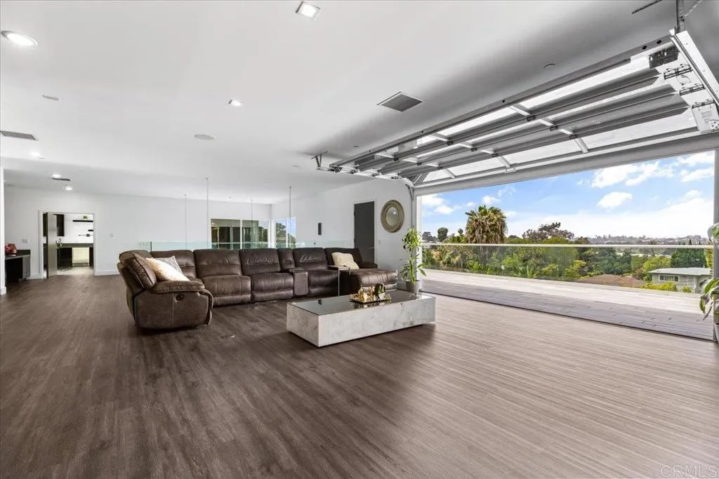https://cdn.realtyfeed.com/cdn/127/306547383/70369b95a3cb779892c86dce39c3b5f5.webp