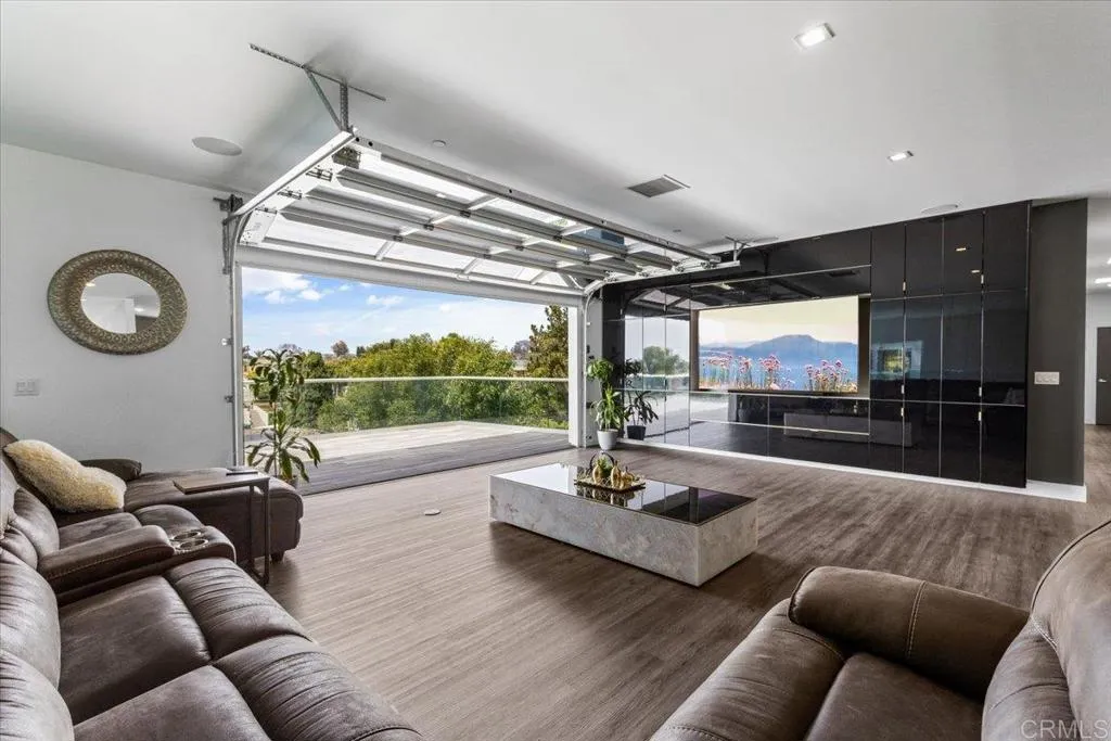 https://cdn.realtyfeed.com/cdn/127/306547383/9782af8989ee57d7394b7b8859e200d2.webp