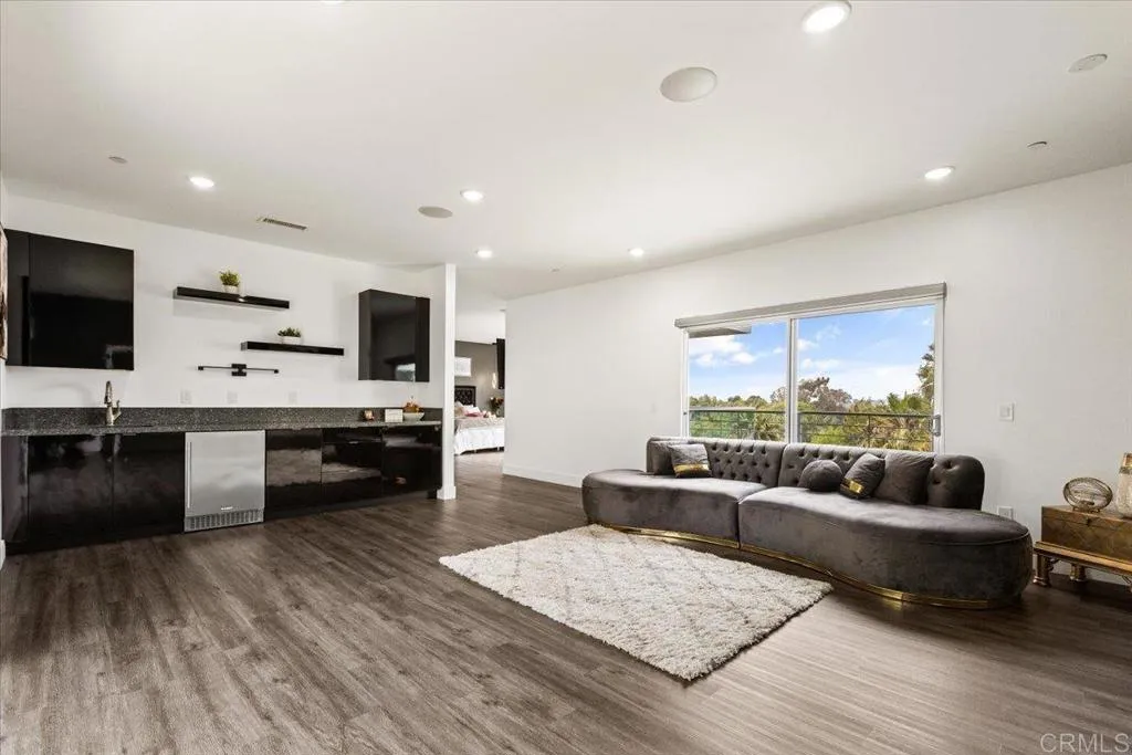 https://cdn.realtyfeed.com/cdn/127/306547383/e9fd3726520d89235c75de2314a3bb2a.webp