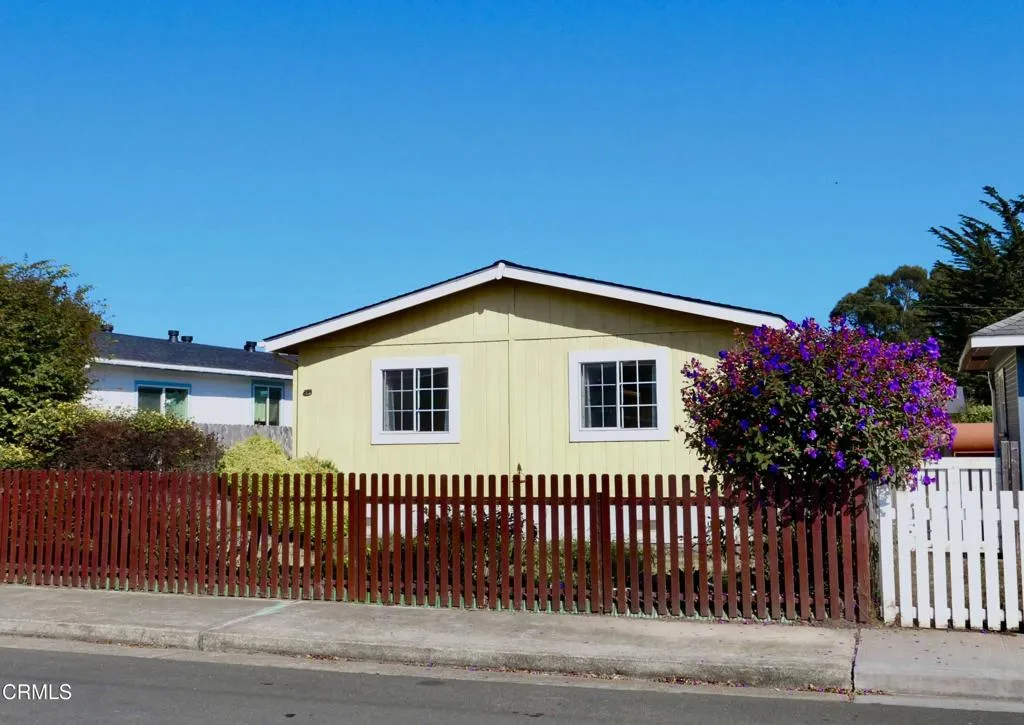 854 Woodward Street, Fort Bragg, CA 95437