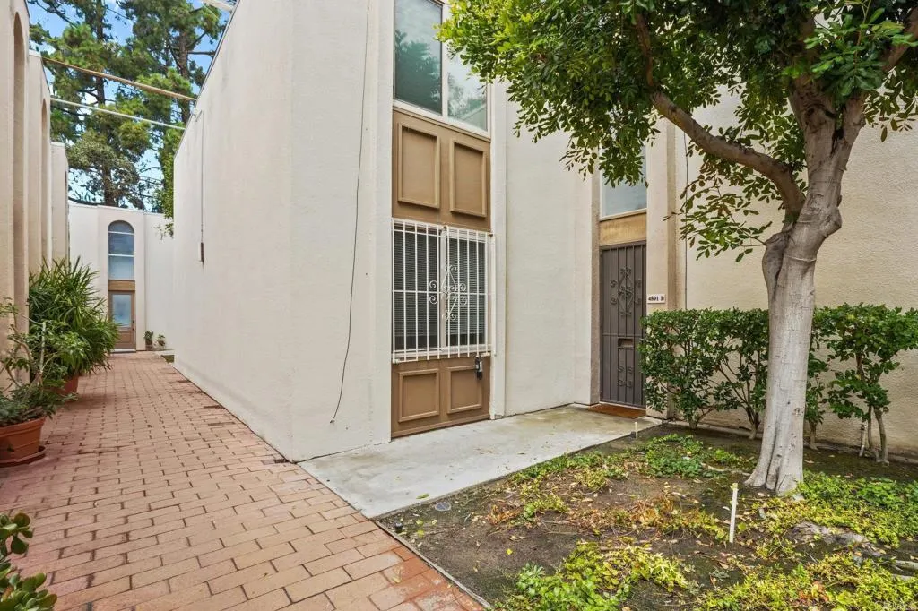 https://cdn.realtyfeed.com/cdn/127/306547509/0fc09d49389b566cee788658f9014de2.webp