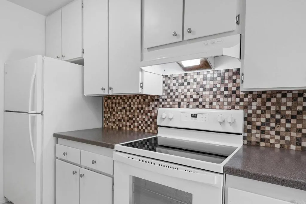 https://cdn.realtyfeed.com/cdn/127/306547509/8af959ef334c712f038240999339918a.webp