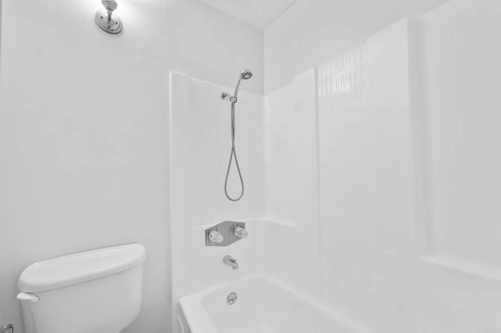 https://cdn.realtyfeed.com/cdn/127/306547509/e3afde0878cfef3d3d7bf9593c1a19d3.webp