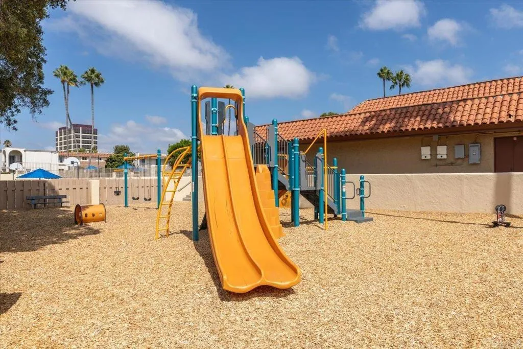 https://cdn.realtyfeed.com/cdn/127/306547519/8e22a94cd1604b45bf1e0a94325cc1ea.webp